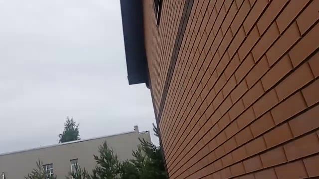 Кровельные работы, финиш, вид с низу. Работаем Московская область 89969738836 смотреть онлайн