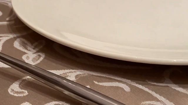 Чем накрыть стол для двоих? Идеальный вариант-текстильная дорожка (runners) смотреть онлайн