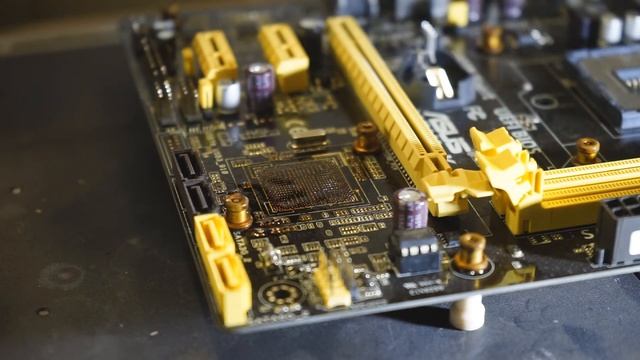 Ремонт материнской платы Asus H81M-K. Замена хаба SR177 на инфракрасной паяльной станции смотреть онлайн