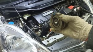 Honda Fit Shuttle 1.3 LDA Замена ролика натяжителя обводного ремня