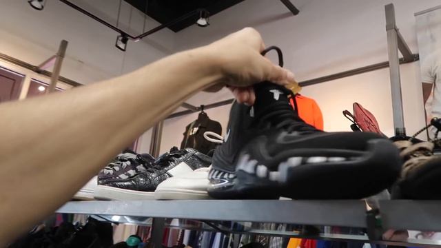 TUESDAY THRIFT FINDS! $55 SILVER SURFER NIKE FOAMPOSITES! смотреть онлайн