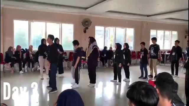 FUN GAMES IN UNIPRIMA ENGLISH CAMP (Day 2) смотреть онлайн