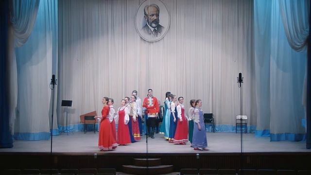 Катаева Светлана - Русская народная песня Кировской области - «По бережку» хор смотреть онлайн