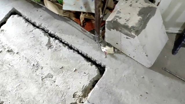 КАК СДЕЛАТЬ ПРОЁМ (ЛАЗ) В ЖЕЛЕЗОБЕТОННОЙ ПЛИТЕ ПЕРЕКРЫТИЯ? КАК И ЧЕМ РЕЗАТЬ ПЛИТУ ПЕРЕКРЫТИЯ ПОГРЕБ смотреть онлайн