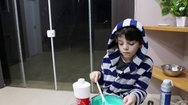 RICO VS POBRE FAZENDO AMOEBA / SLIME #102 смотреть онлайн