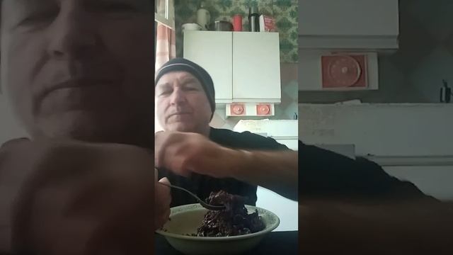 Ем синюю капусту с грибами в гостях у бати смотреть онлайн