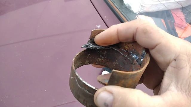 Сливают бензин с машины. Приспособление неворовайка. смотреть онлайн