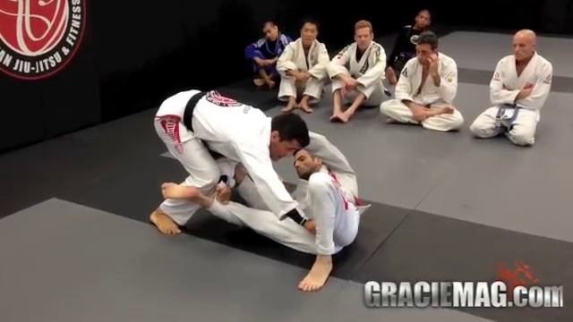 GRACIEMAG.com: Cobrinha teaches two ways of taking the back from the spider guard смотреть онлайн