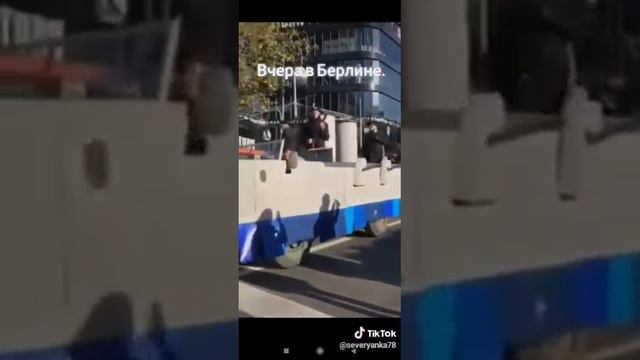 Празднование 7 ноября в Берлине смотреть онлайн