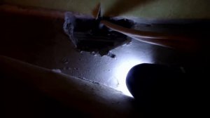 Как отремонтировать поврежденную электропроводку в стене