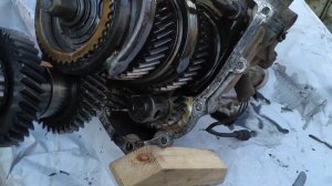 Стук в коробке на 1, 2,3,5, и задней передачи. Причина что может быть! Часть 1