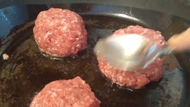 Бифштекс из говядины с соусом из красной смородины. смотреть онлайн