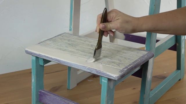 Перекрашиваем старую табуретку. Всего два цвета, и какой результат! смотреть онлайн