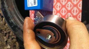 ролики натяжитель ремней ГРМ INA в упаковке  SKF