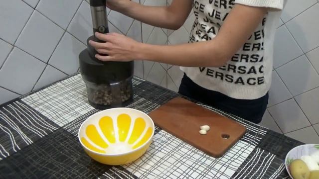 Как приготовить салат ОЛИВЬЕ. Рецепт НЕ классический с колбасой, копченой курицей, огурцом