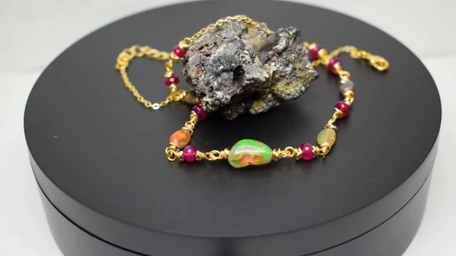 Тонкое колье цепочка из натуральных эфиопских опалов. Позолота 24К. смотреть онлайн