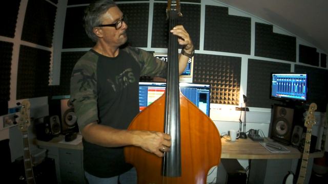 Kontrabas jam over "Black Orpheus" (Luiz Bonfia) смотреть онлайн