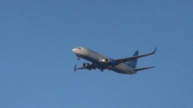 Boeing 737-8AL