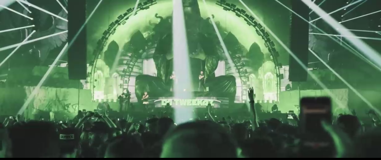 Da Tweekaz x Sephyx - This is Special (Official Video) смотреть онлайн
