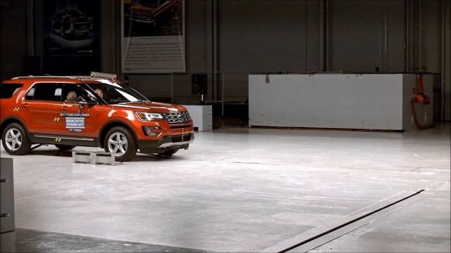 Краш тест Ford Focus vs Ford Explorer смотреть онлайн