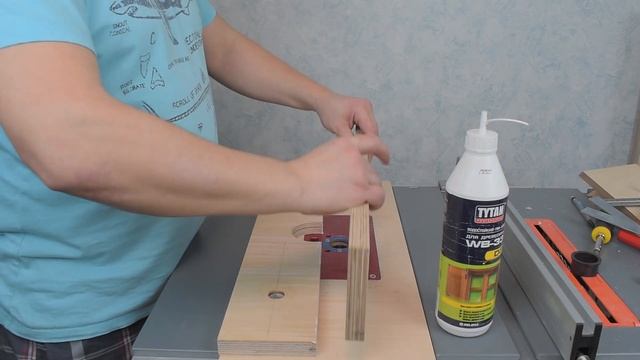 Как сделать параллельный упор для фрезера. How to make a parallel stop for a router. смотреть онлайн