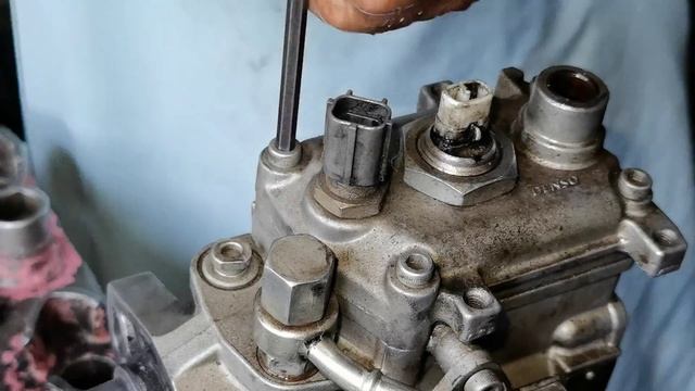 Toyota 5L Efi diesel pump смотреть онлайн