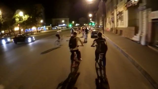 Ночная вело+роллер-покатуха в стиле "диско 70х" смотреть онлайн