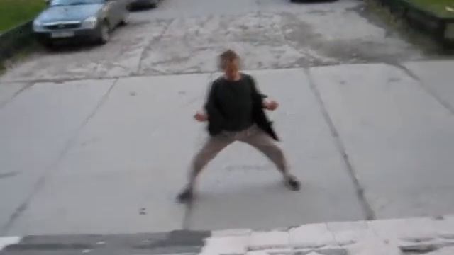 танец перед музеем.mp4 смотреть онлайн