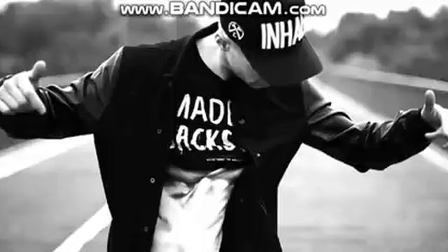 Ревнует каждой смотреть онлайн