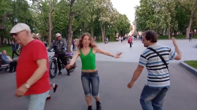 Ой засада,ой беда!!!Танцы в саду Шевченко,Харьков,май 2021. смотреть онлайн