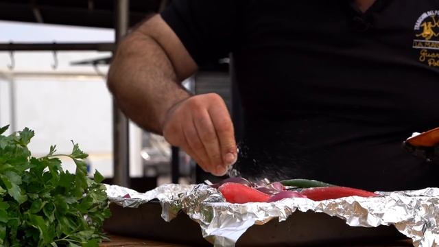 ФОРЕЛЬ ПО СПЕЦ РЕЦЕПТУ В ПОМПЕЙСКОЙ ПЕЧИ смотреть онлайн