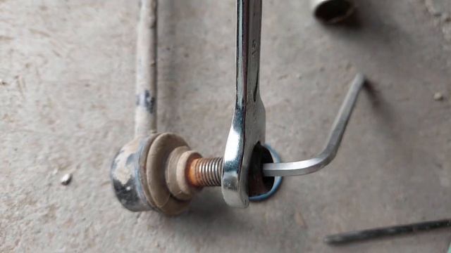 Skoda Octavia A5 замена стоек стабилизатора