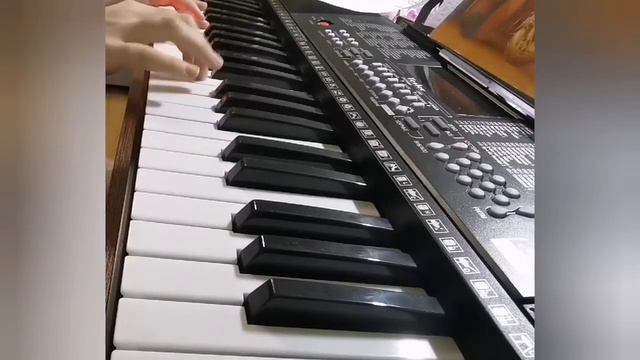 //Играю на пианино// Утро. Григ.// смотреть онлайн
