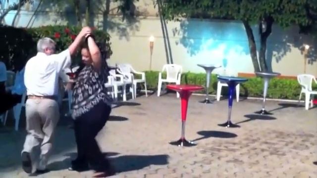 Танцы на дипломатическом приеме :) смотреть онлайн