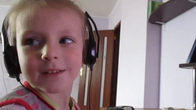 Девочка поет - Bebe Rexha - I Got You смотреть онлайн