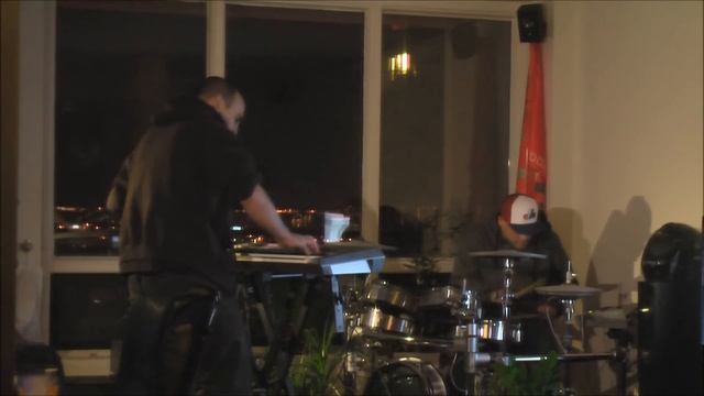 Jam Session with Jon 2 Yamaha Motif/Roland TD-20 смотреть онлайн