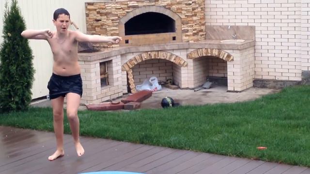 Мы с пацанеками купаемся в холод смотреть онлайн