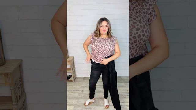 Judy Blue Hearsay Black 34 inch Jeans смотреть онлайн