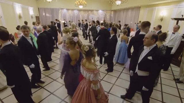 КД Дыра в стене смотреть онлайн