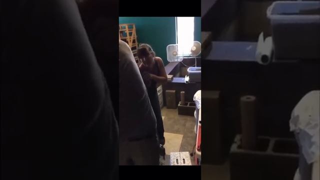 A Giant Python tried to eat its handler *** Must See *** смотреть онлайн