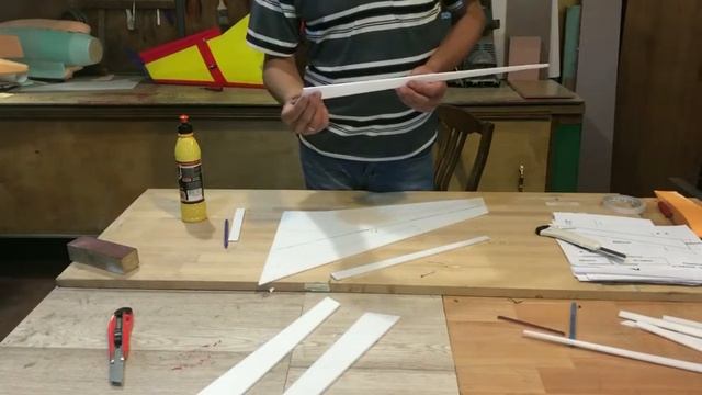 6. Сборка летающей радиоуправляемой модели самолета. Склейка деталей