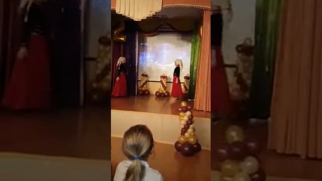 Я и моя сестра Аннушка на школьном концерте "Созвездие толантов" смотреть онлайн