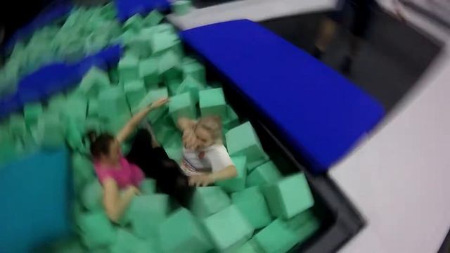 Mrs.Veselova - Батутный центр смотреть онлайн