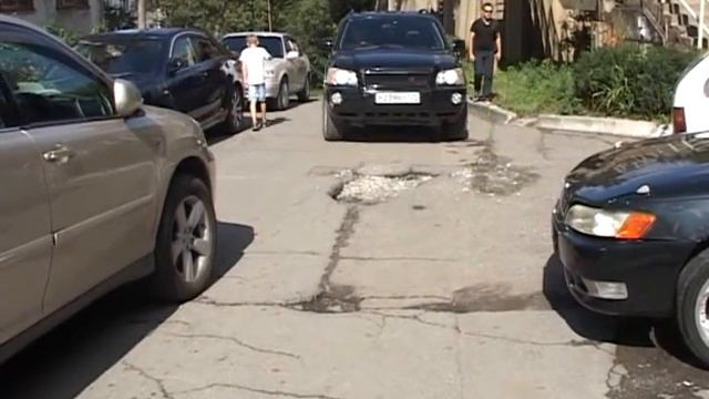 Владелица Lexus собрала машины в кучу на Нерчинской смотреть онлайн