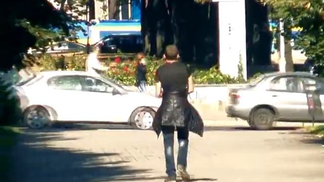 Прохожий удивил всех смотреть онлайн