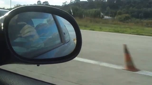 Peugeot 206 GTI 2.0i vs Peugeot 106 rally mk1 1 6i 8v смотреть онлайн