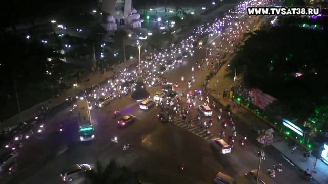 Вечерняя пробка в Нячанге и как работает полиция. смотреть онлайн