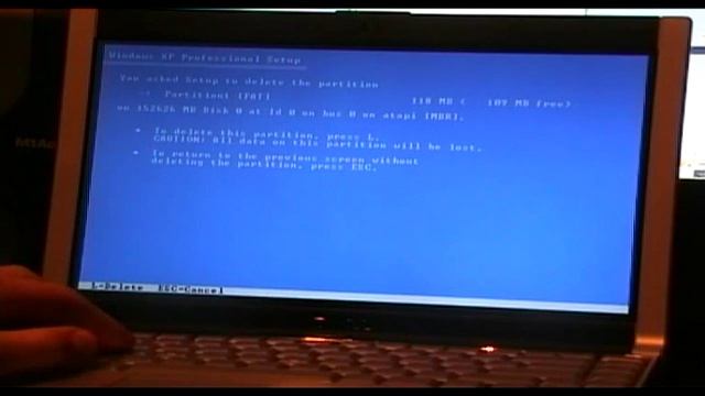 Install Windows XP Professional on Laptop (Greek) part 1/2 смотреть онлайн