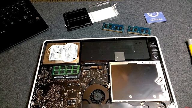 Macbook 8GB RAM Upgrade смотреть онлайн