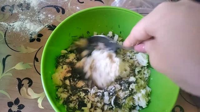 Сырная лепёшка жареная на сковороде. смотреть онлайн